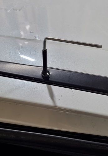 Багажник Муравей С-15 универсальный на иномарки с дугами 1,2м прямоугольными в пластике